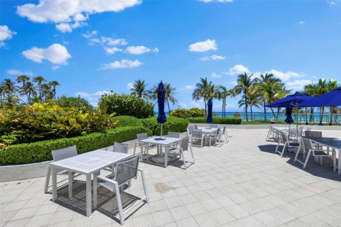 Condo in Miami Beach, Florida, 2 bedrooms  № 1702567 - photo 13