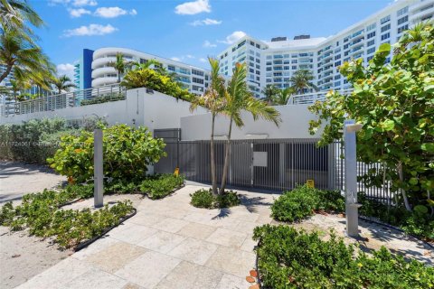 Condo in Miami Beach, Florida, 2 bedrooms  № 1702567 - photo 19