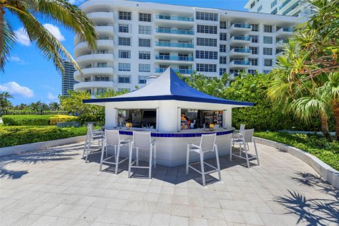 Condo in Miami Beach, Florida, 2 bedrooms  № 1702567 - photo 12