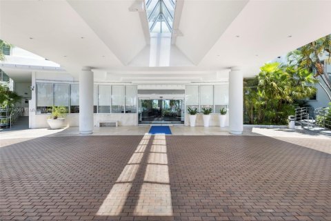 Condo in Miami Beach, Florida, 2 bedrooms  № 1702567 - photo 21