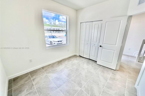 Townhouse in Florida City, Florida 4 bedrooms, 151.71 sq.m. № 1872369 - photo 23