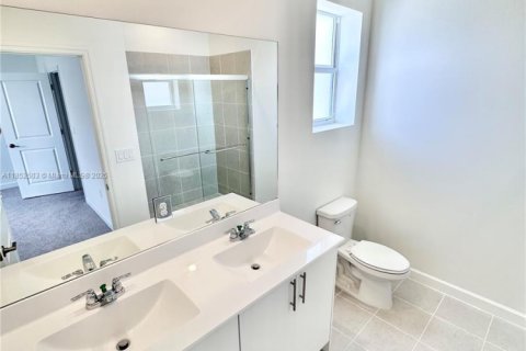 Townhouse in Florida City, Florida 4 bedrooms, 151.71 sq.m. № 1872369 - photo 25