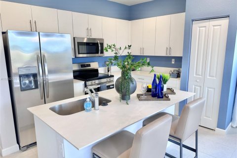 Townhouse in Florida City, Florida 4 bedrooms, 151.71 sq.m. № 1872369 - photo 8