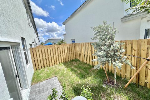 Townhouse in Florida City, Florida 4 bedrooms, 151.71 sq.m. № 1872369 - photo 14