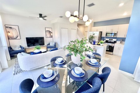 Townhouse in Florida City, Florida 4 bedrooms, 151.71 sq.m. № 1872369 - photo 11