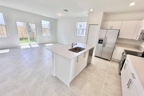 Townhouse in Florida City, Florida 4 bedrooms, 151.71 sq.m. № 1872369 - photo 19
