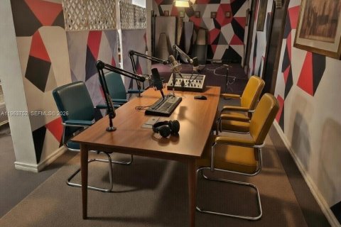 Commercial property in Miami Beach, Florida № 2025654 - photo 7