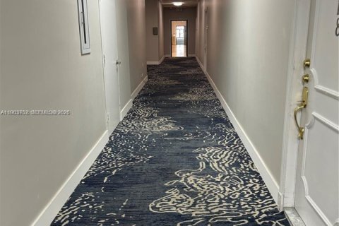 Commercial property in Miami Beach, Florida № 2025654 - photo 3