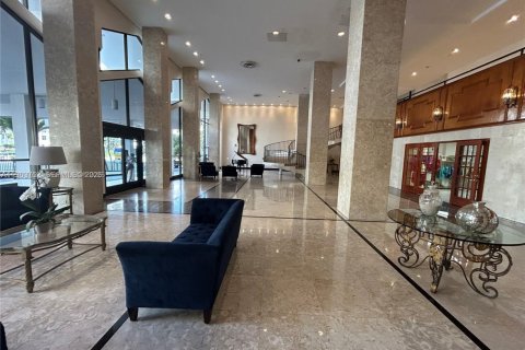 Commercial property in Miami Beach, Florida № 2025654 - photo 4