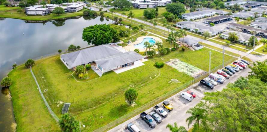 Condominio en Royal Palm Beach, Florida, 1 dormitorio  № 1159526