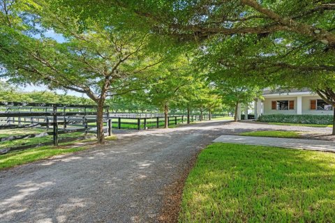 House in Wellington, Florida 5 bedrooms, 351.26 sq.m. № 2082028 - photo 28