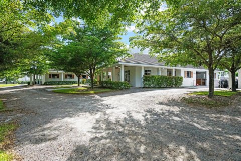 House in Wellington, Florida 5 bedrooms, 351.26 sq.m. № 2082028 - photo 27