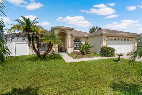 House in Poinciana, Florida 3 bedrooms, 107.67 sq.m. № 2306575