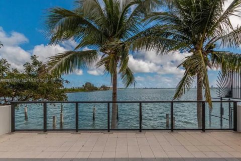 Condo in Miami, Florida, 2 bedrooms  № 2063563 - photo 21