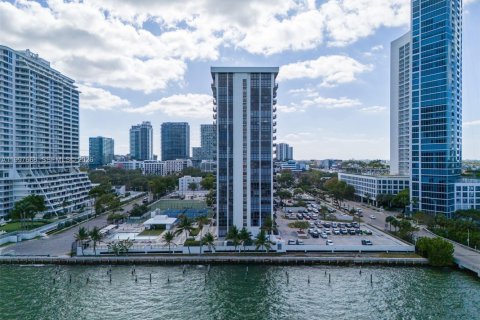 Condo in Miami, Florida, 2 bedrooms  № 2063563 - photo 17