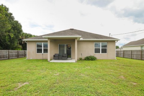 Villa ou maison à vendre à Port St. Lucie, Floride: 4 chambres, 177.26 m2 № 2407717 - photo 4