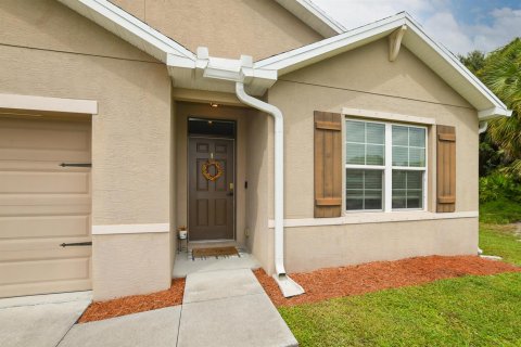 Villa ou maison à vendre à Port St. Lucie, Floride: 4 chambres, 177.26 m2 № 2407717 - photo 3