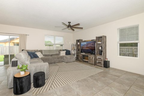 Villa ou maison à vendre à Port St. Lucie, Floride: 4 chambres, 177.26 m2 № 2407717 - photo 13