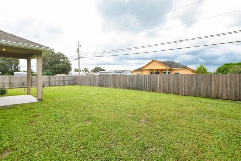 Villa ou maison à vendre à Port St. Lucie, Floride: 4 chambres, 177.26 m2 № 2407717 - photo 10