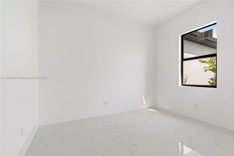 House in Lehigh Acres, Florida 3 bedrooms, 151.43 sq.m. № 1792461 - photo 8