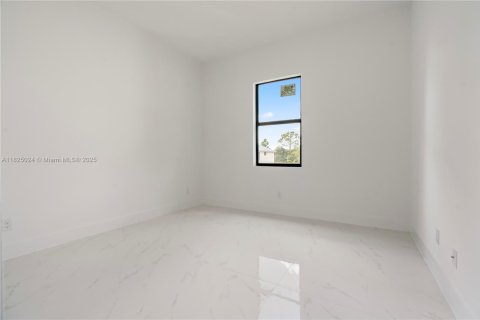 House in Lehigh Acres, Florida 3 bedrooms, 151.43 sq.m. № 1792461 - photo 14