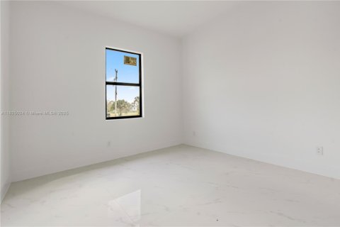 House in Lehigh Acres, Florida 3 bedrooms, 151.43 sq.m. № 1792461 - photo 25