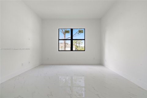 House in Lehigh Acres, Florida 3 bedrooms, 151.43 sq.m. № 1792461 - photo 10