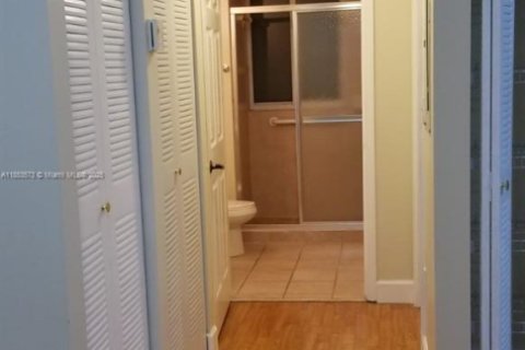 Снять в аренду кондоминиум в Корал-Гейблс, Флорида 1 спальня, 59.92м2, № 1875609 - фото 8