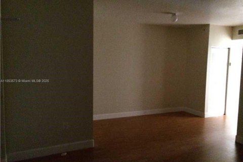 Снять в аренду кондоминиум в Корал-Гейблс, Флорида 1 спальня, 59.92м2, № 1875609 - фото 3