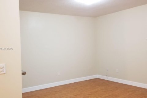 Снять в аренду кондоминиум в Корал-Гейблс, Флорида 1 спальня, 59.92м2, № 1875609 - фото 7