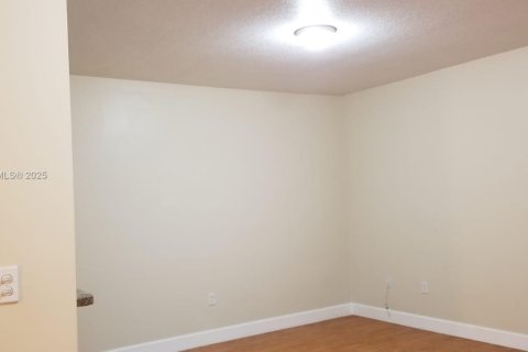 Снять в аренду кондоминиум в Корал-Гейблс, Флорида 1 спальня, 59.92м2, № 1875609 - фото 6