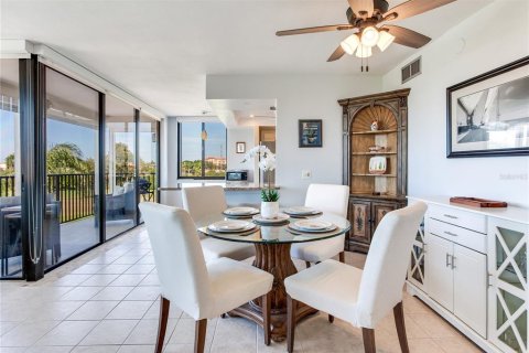 Condominio en venta en Saint Petersburg, Florida, 2 dormitorios, 97.55 m2 № 2302392 - foto 10