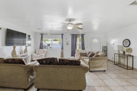 Casa en North Lauderdale, Florida 3 dormitorios, 115.85 m2 № 2175332