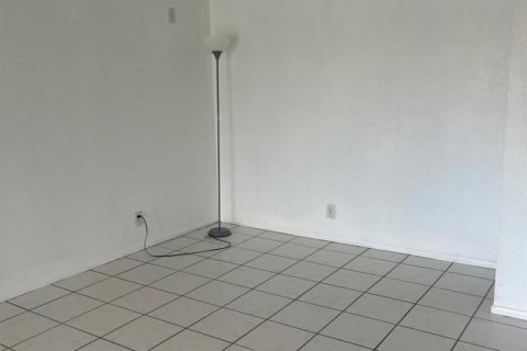 Condo in Port St. Lucie, Florida, 2 bedrooms № 2087169 - photo 9