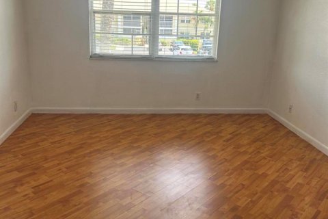 Condo in Port St. Lucie, Florida, 2 bedrooms № 2087169 - photo 13