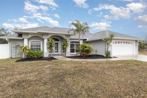House in North Port, Florida 5 bedrooms, 236.44 sq.m. № 1517747 - photo 2