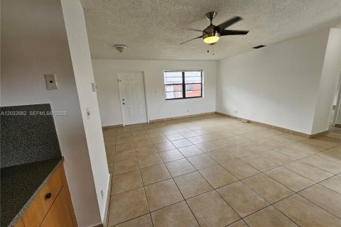 Villa ou maison à louer à Dania Beach, Floride: 2 chambres, 258.27 m2 № 2085750 - photo 8