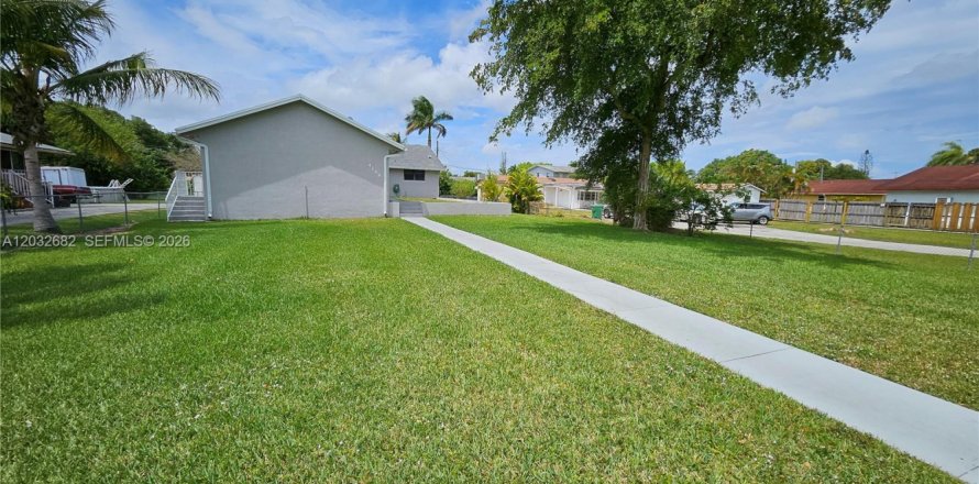 Villa ou maison à Dania Beach, Floride 2 chambres, 258.27 m2 № 2085750