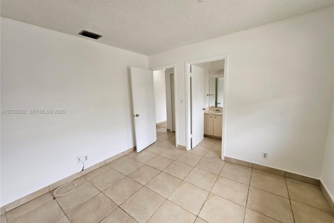 Villa ou maison à louer à Dania Beach, Floride: 2 chambres, 258.27 m2 № 2085750 - photo 18