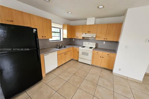 Villa ou maison à louer à Dania Beach, Floride: 2 chambres, 258.27 m2 № 2085750 - photo 9
