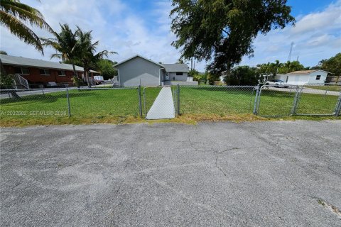 Villa ou maison à louer à Dania Beach, Floride: 2 chambres, 258.27 m2 № 2085750 - photo 23