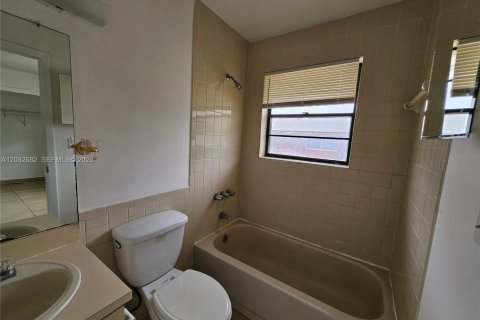 Villa ou maison à louer à Dania Beach, Floride: 2 chambres, 258.27 m2 № 2085750 - photo 17