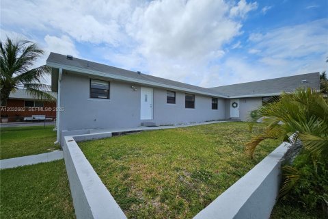 Villa ou maison à louer à Dania Beach, Floride: 2 chambres, 258.27 m2 № 2085750 - photo 3