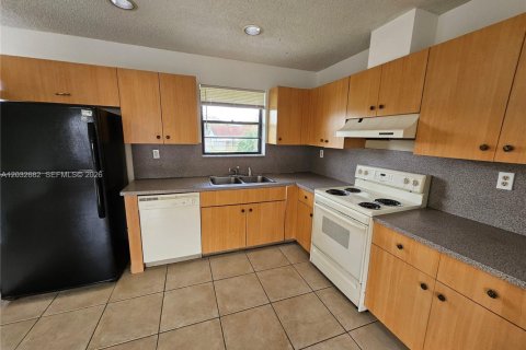 Villa ou maison à louer à Dania Beach, Floride: 2 chambres, 258.27 m2 № 2085750 - photo 10