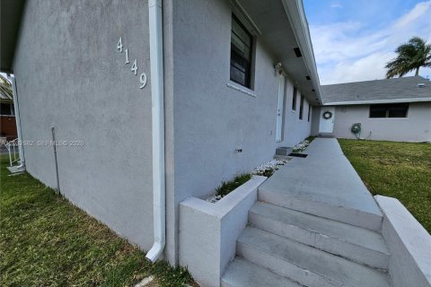 Villa ou maison à louer à Dania Beach, Floride: 2 chambres, 258.27 m2 № 2085750 - photo 4