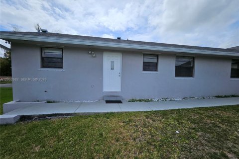 Villa ou maison à louer à Dania Beach, Floride: 2 chambres, 258.27 m2 № 2085750 - photo 5