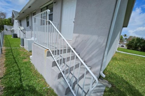 Villa ou maison à louer à Dania Beach, Floride: 2 chambres, 258.27 m2 № 2085750 - photo 6