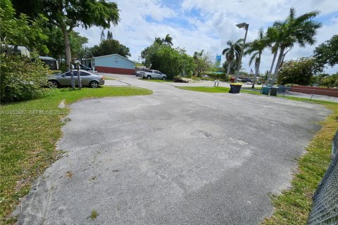 Villa ou maison à louer à Dania Beach, Floride: 2 chambres, 258.27 m2 № 2085750 - photo 21