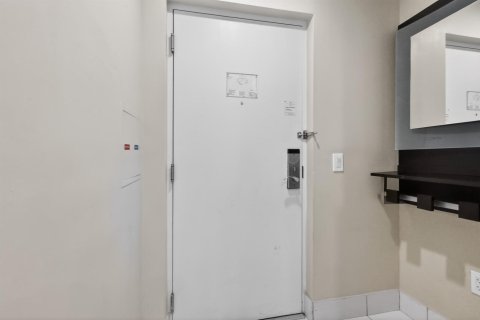 Condominio en venta en Doral, Florida, 1 dormitorio, 65.5 m2 № 2146427 - foto 12