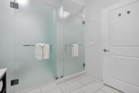 Condominio en venta en Doral, Florida, 1 dormitorio, 65.5 m2 № 2146427 - foto 17